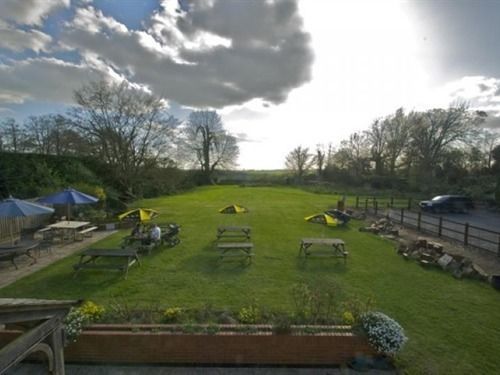 The Crown At Broad Hinton Exterior foto